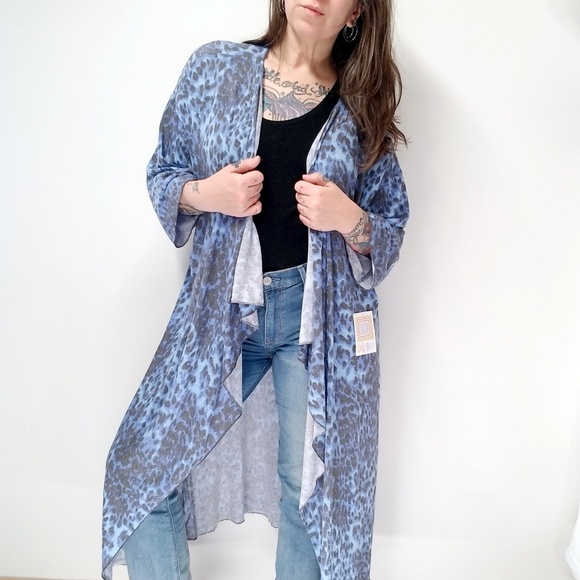 nwt LULAROE Shirley Duster Rare Blue Snow Leopard - Picture 2 of 7